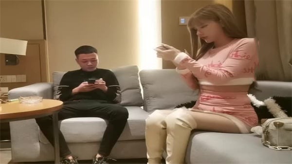 文轩探花好惨的黄先生高价约大圈女神