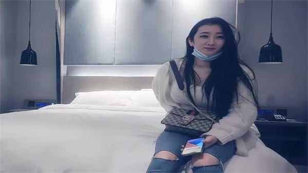 赵总寻花极品F罩杯苗条外围小姐姐