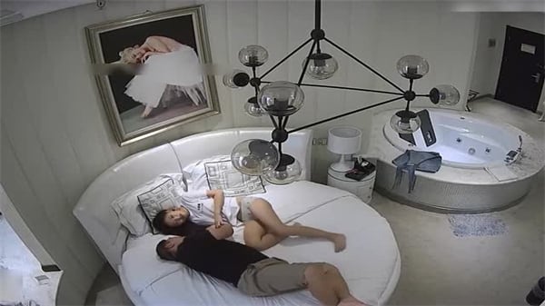 修身白衣包臀裙御姐总是让人无法抵挡_