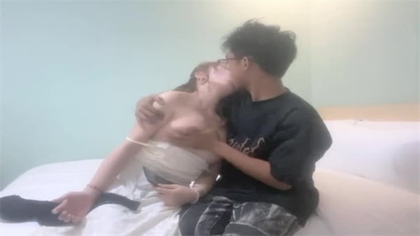 寻花偷拍-男主约操肥臀大奶骚货穿上黑丝激情开战